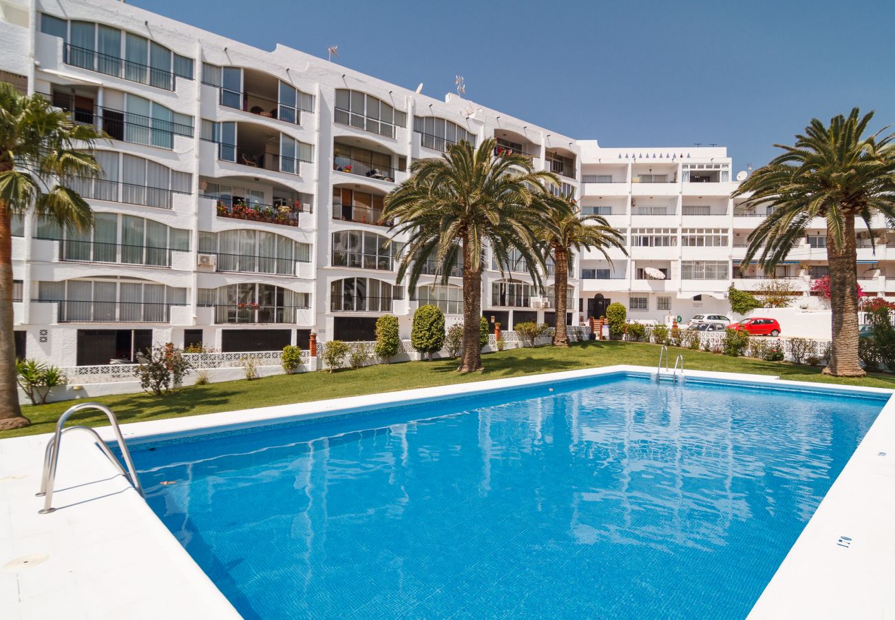 Apartamento en Nerja - Apartamento con piscina a 100 m de la playa