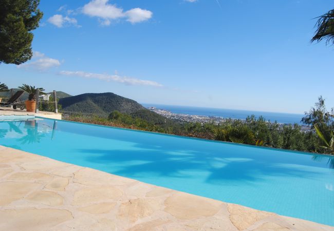 Villa en Ibiza - Villa con piscina en Ibiza