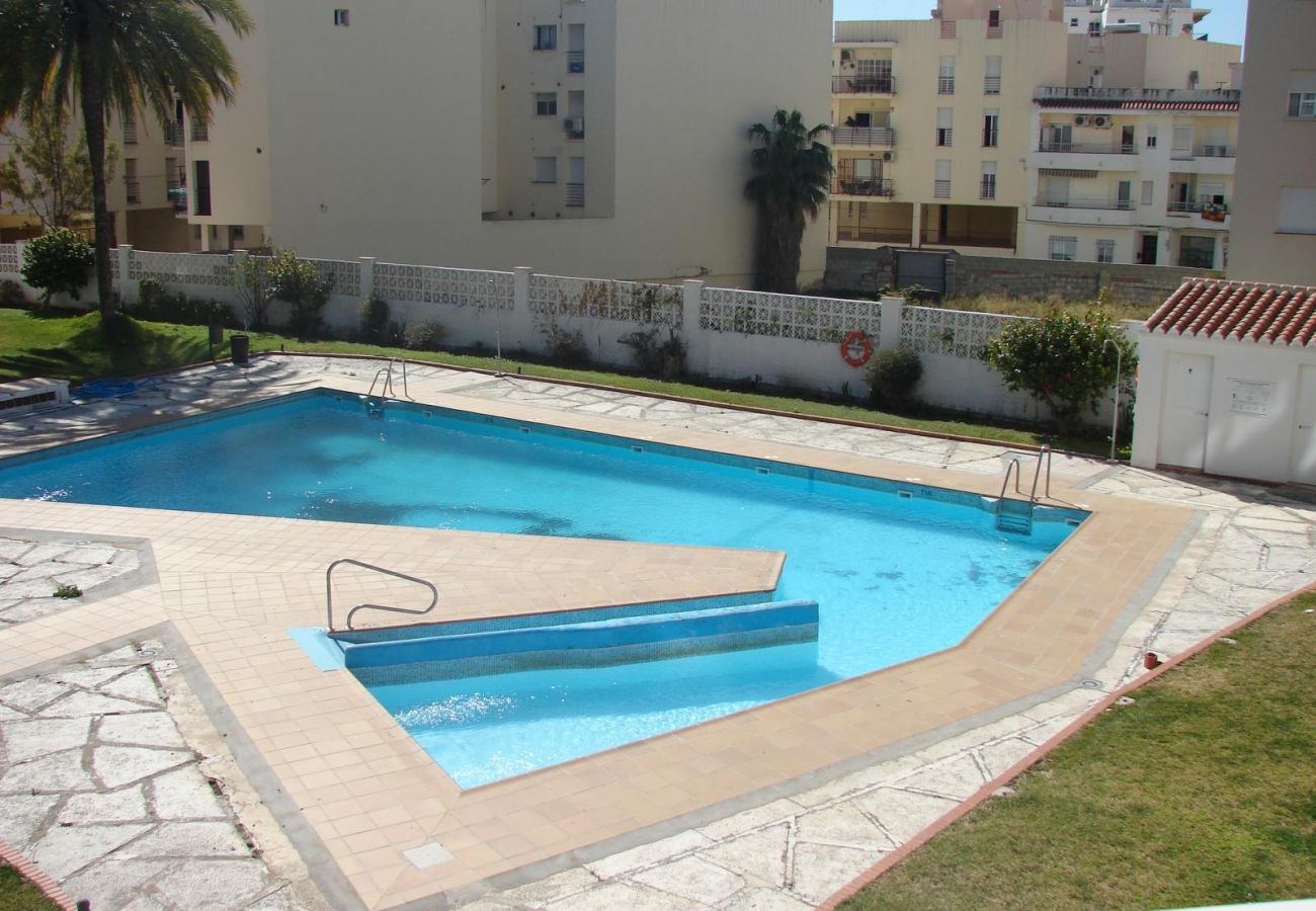 Apartamento en Nerja - Apartamento con piscina a 300 m de la playa