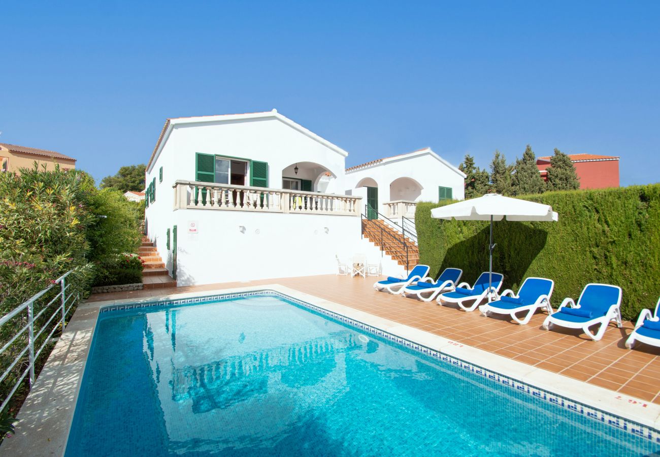Villa en Cala Galdana - Villa con piscina a 425 m de la playa