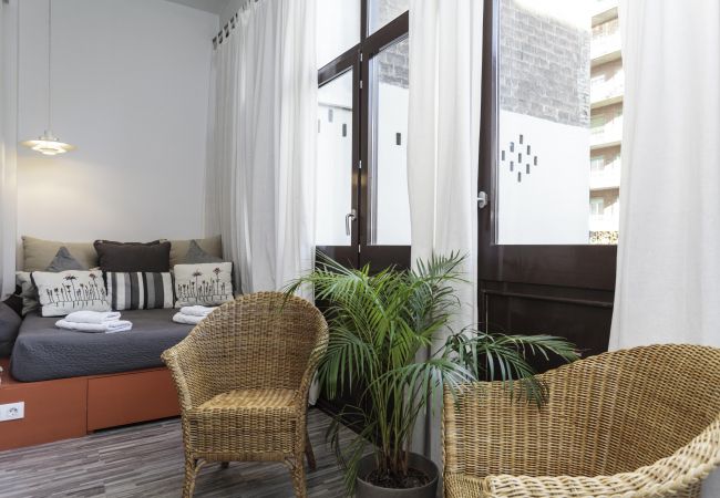 Apartamento en Barcelona - CASANOVA ELEGANCE, with balcony and 4 bedrooms Apartamento en Barcelona - CASANOVA ELEGANCE, with balcony and 4 bedrooms