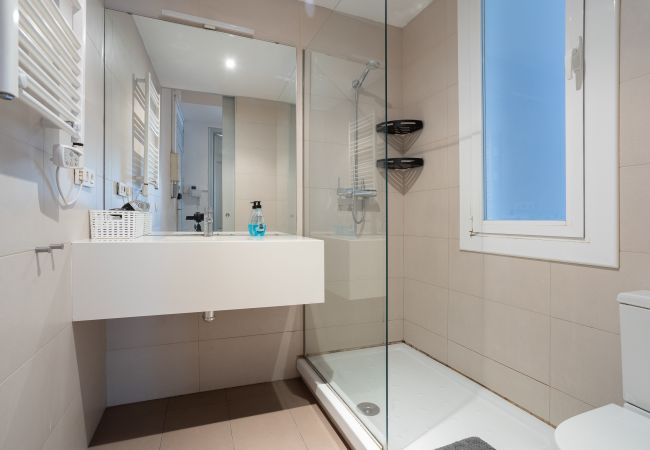 Apartamento en Barcelona - CASANOVA ELEGANCE, with balcony and 4 bedrooms Apartamento en Barcelona - CASANOVA ELEGANCE, with balcony and 4 bedrooms