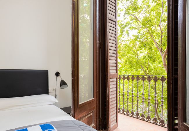 Apartamento en Barcelona - CASANOVA ELEGANCE, with balcony and 4 bedrooms Apartamento en Barcelona - CASANOVA ELEGANCE, with balcony and 4 bedrooms
