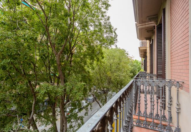 Apartamento en Barcelona - CASANOVA ELEGANCE, with balcony and 4 bedrooms Apartamento en Barcelona - CASANOVA ELEGANCE, with balcony and 4 bedrooms