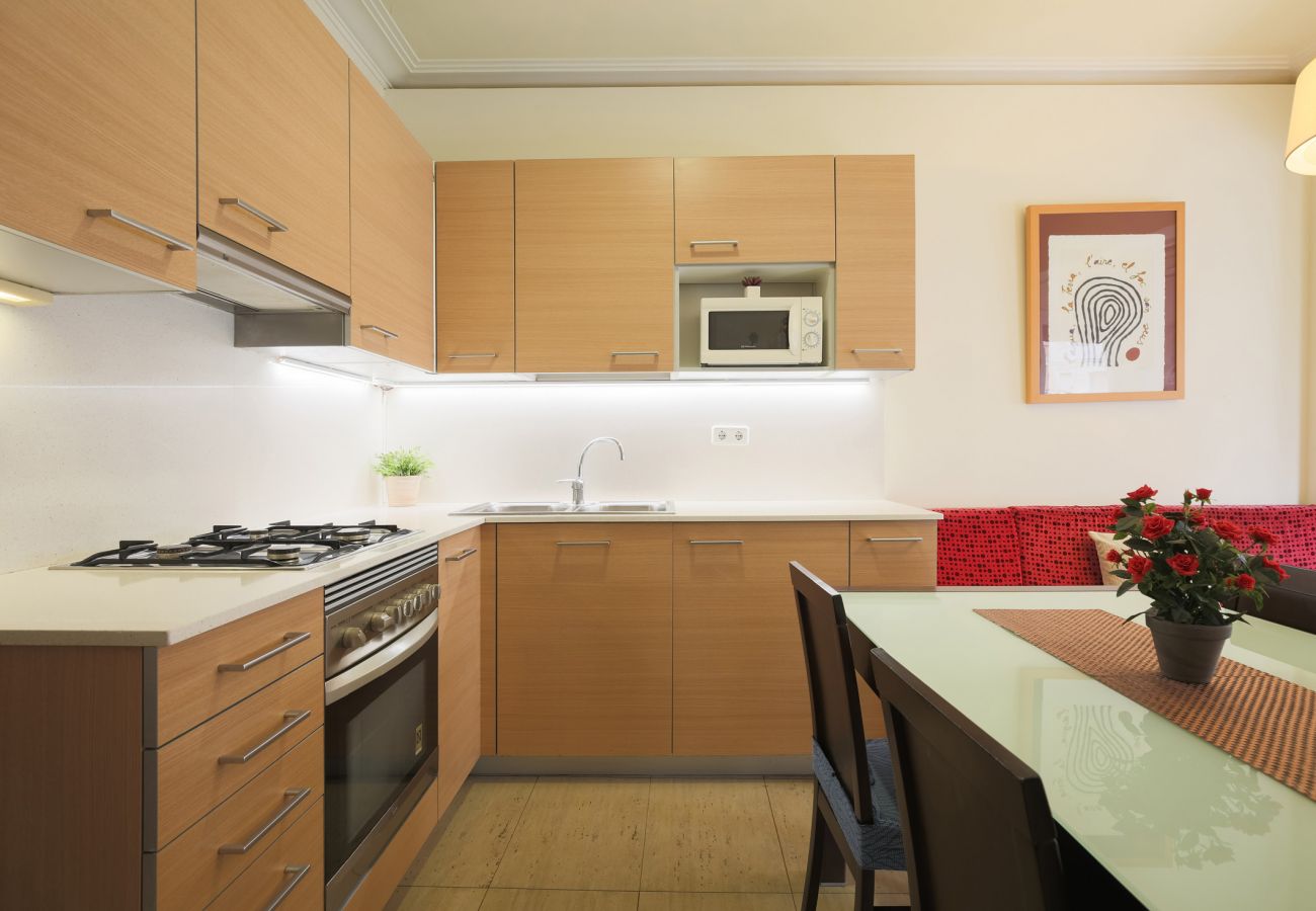Apartamento en Barcelona - MARQUES, moderno piso renovado de 4 dormitorios en alquiler por días en Barcelona centro, Eixample, Sant Antoni.