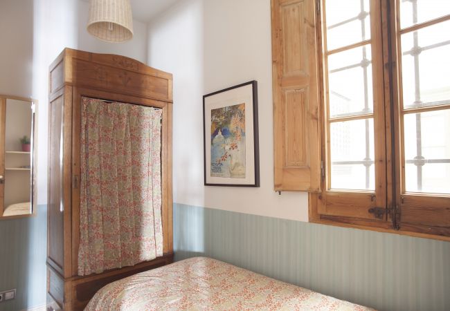 Apartamento en Barcelona - VILADOMAT, large 4bed/2bath with balcony Apartamento en Barcelona - VILADOMAT, large 4bed/2bath with balcony