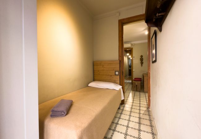 Apartamento en Barcelona - GRACIA BONAVISTA, spacious and with balcony Apartamento en Barcelona - GRACIA BONAVISTA, spacious and with balcony