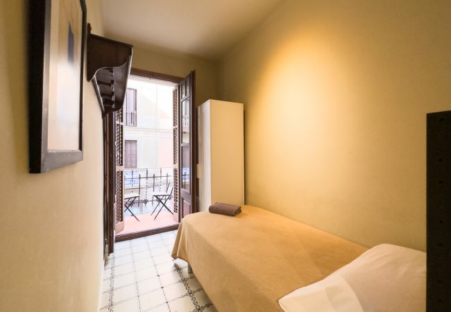 Apartamento en Barcelona - GRACIA BONAVISTA, spacious and with balcony Apartamento en Barcelona - GRACIA BONAVISTA, spacious and with balcony