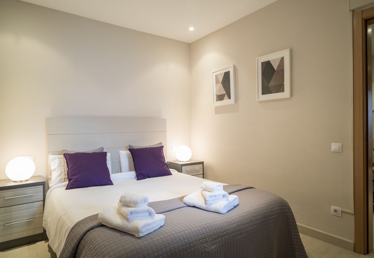 Apartamento en Barcelona - ATIC CIUTADELLA PARK en alquiler vacacional en Barcelona, muy luminoso, terraza compartida.