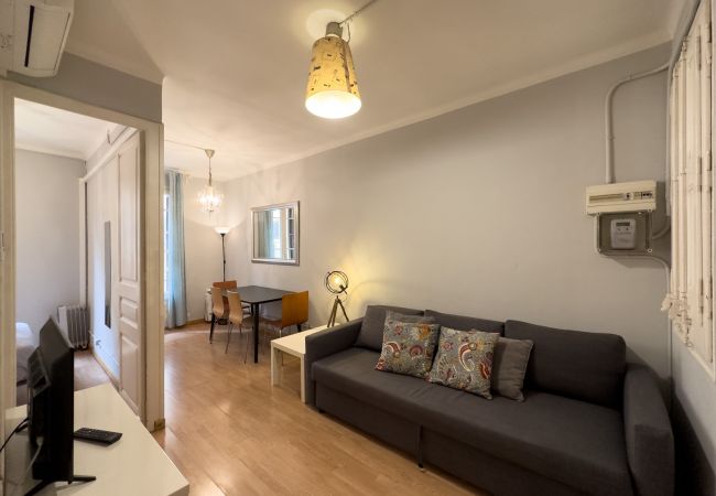 Apartamento en Barcelona - Apartamento bonito con balcón en alquiler por días en Barcelona centro, Gracia