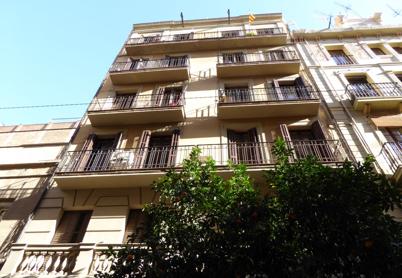 Apartamento en Barcelona - Apartamento bonito con balcón en alquiler por días en Barcelona centro, Gracia