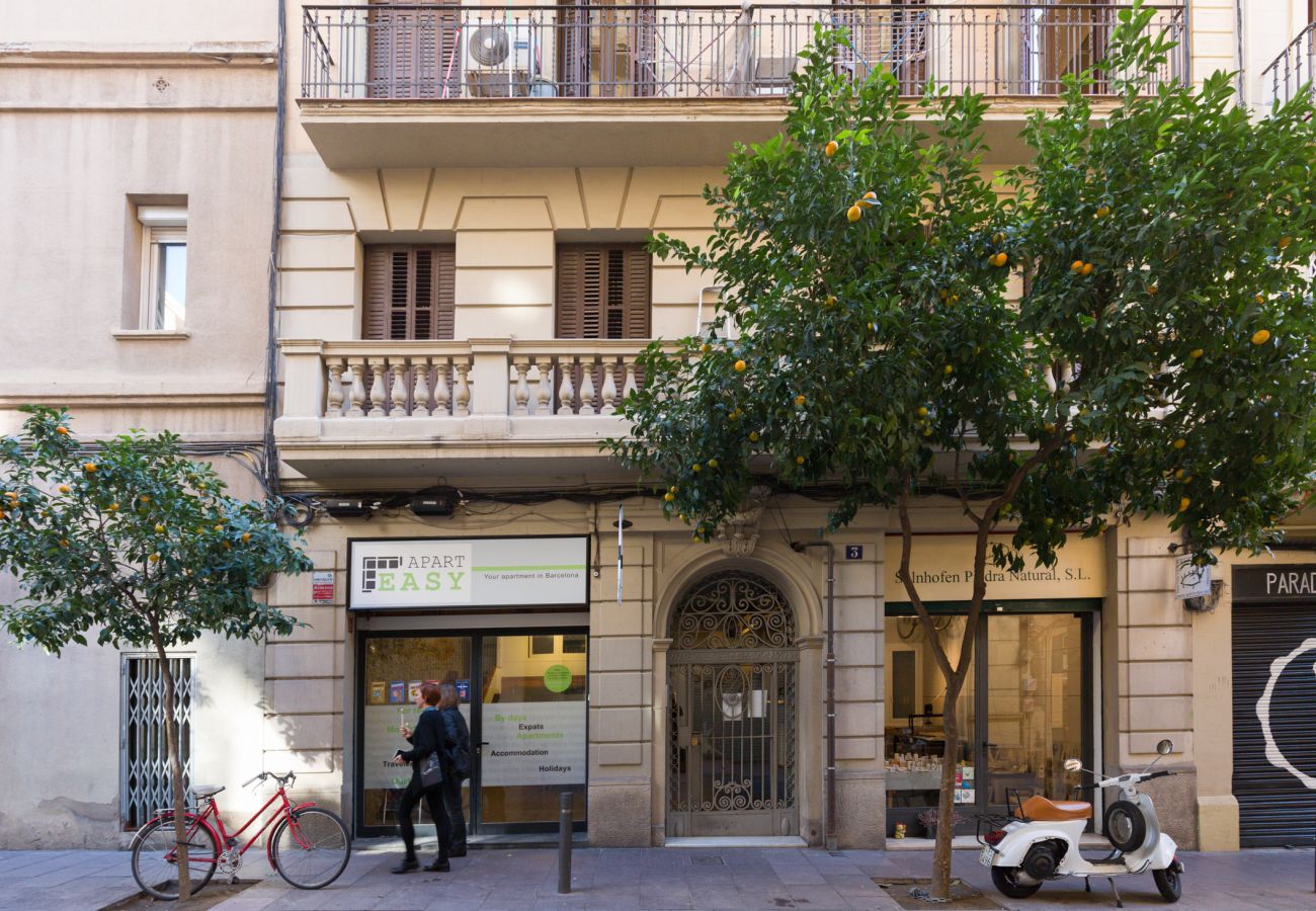 Apartamento en Barcelona - Piso con patio terraza privada en alquiler en Barcelona centro, Gracia