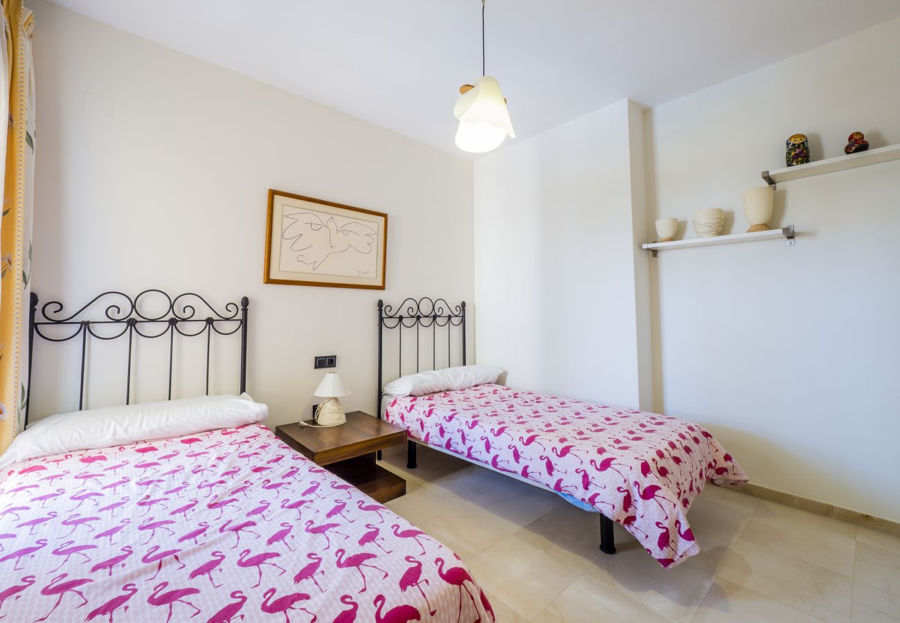 Dormitorio individual que tiene el apartamento en Marbella 