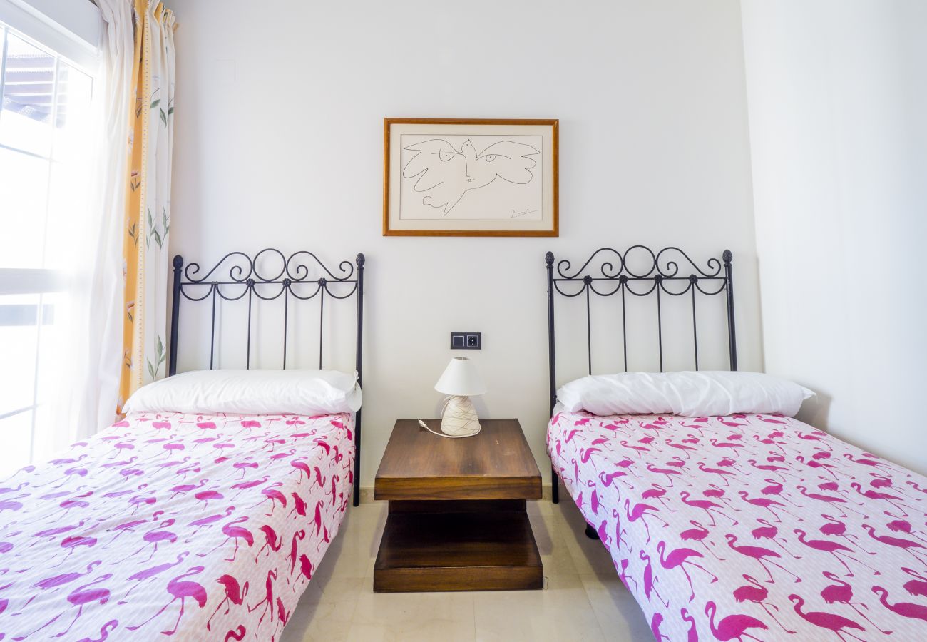 Dormitorio individual que tiene el apartamento en Marbella 