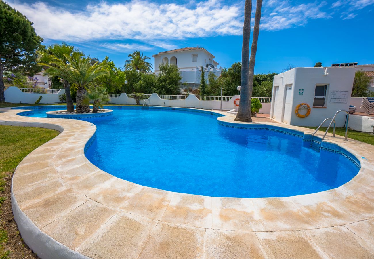 Casa adosada en Nerja - Casa adosada con piscina a 1 km de la playa