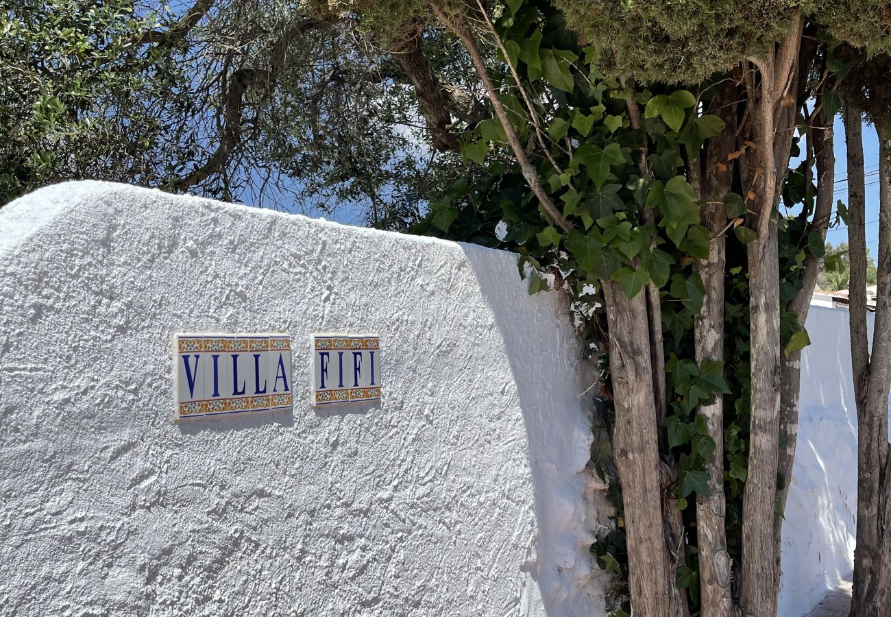 Villa en Calan Porter - Villa con piscina a 280 m de la playa