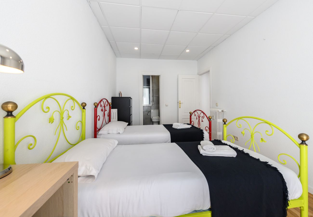 Apartamento en Madrid - M (VEL551) Piso de 3 dormitorios y 2 en Salamanca