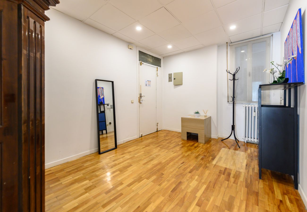 Apartamento en Madrid - M (VEL551) Piso de 3 dormitorios y 2 en Salamanca