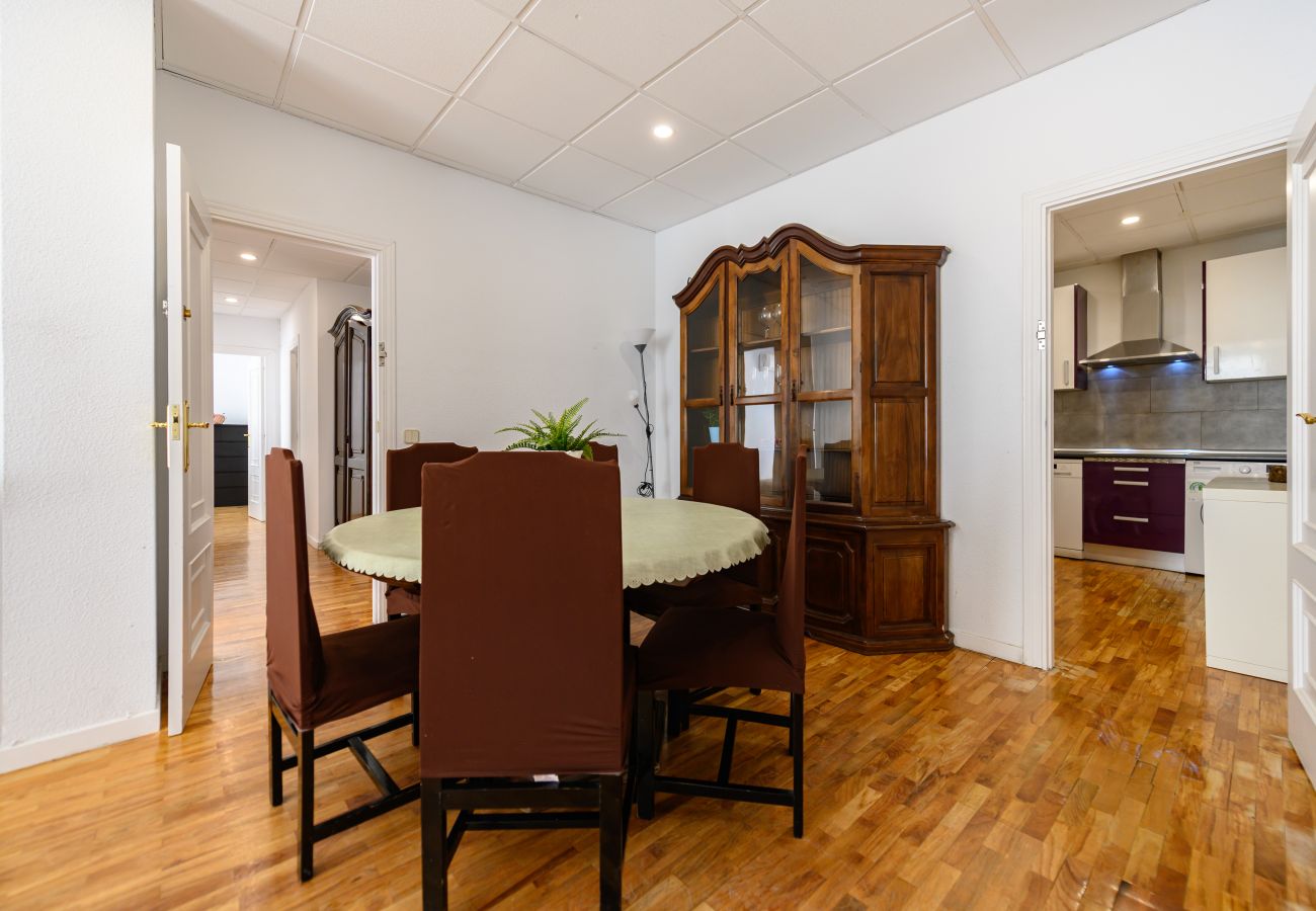 Apartamento en Madrid - M (VEL551) Piso de 3 dormitorios y 2 en Salamanca