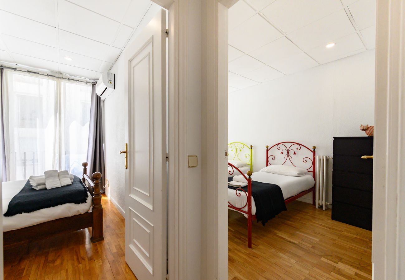 Apartamento en Madrid - M (VEL551) Piso de 3 dormitorios y 2 en Salamanca