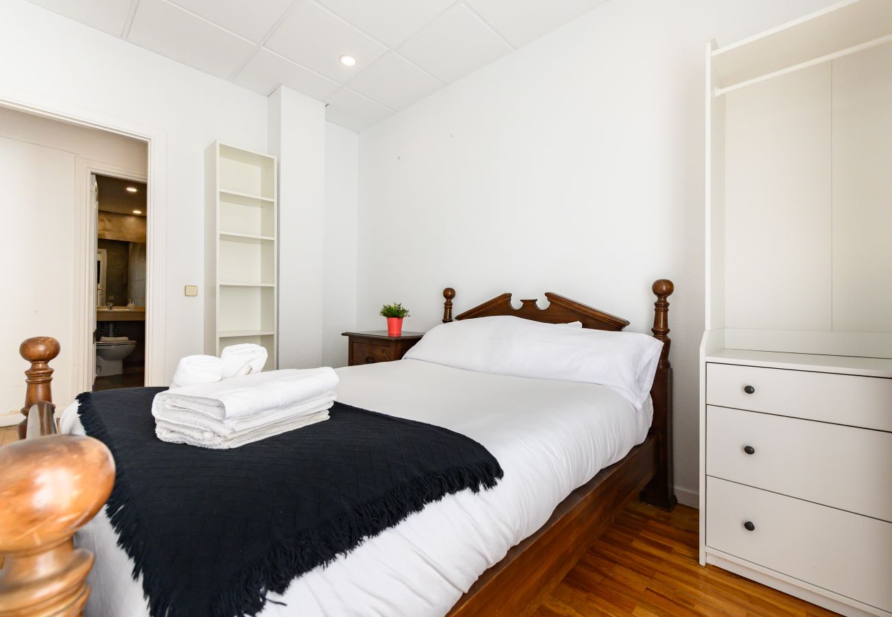 Apartamento en Madrid - M (VEL551) Piso de 3 dormitorios y 2 en Salamanca