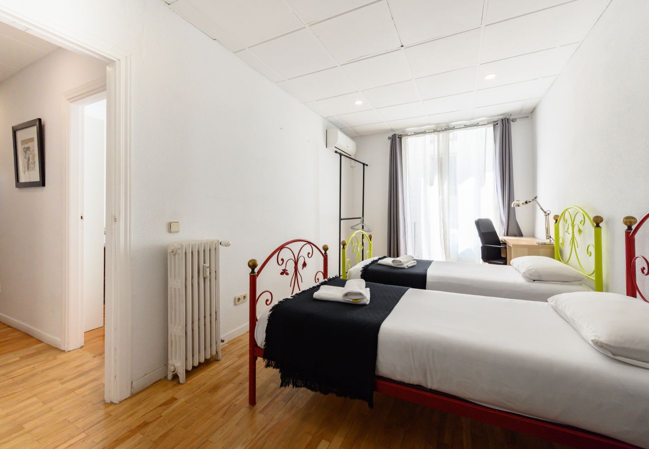 Apartamento en Madrid - M (VEL551) Piso de 3 dormitorios y 2 en Salamanca