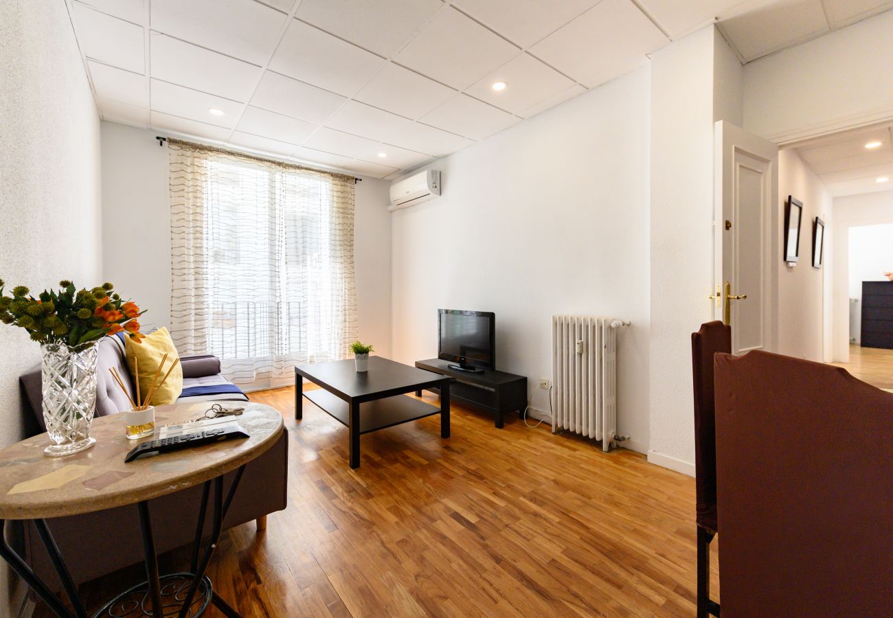 Apartamento en Madrid - M (VEL551) Piso de 3 dormitorios y 2 en Salamanca