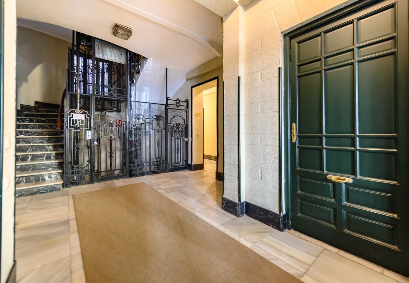 Apartamento en Madrid - M (VEL551) Piso de 3 dormitorios y 2 en Salamanca