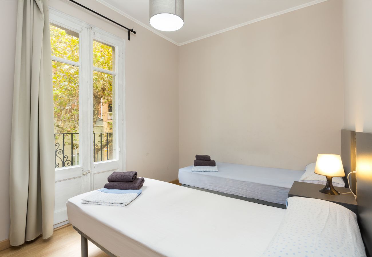 Apartamento en Barcelona - Family CIUTADELLA PARK, amplio y cómodo piso turístico con terraza en Barcelona centro