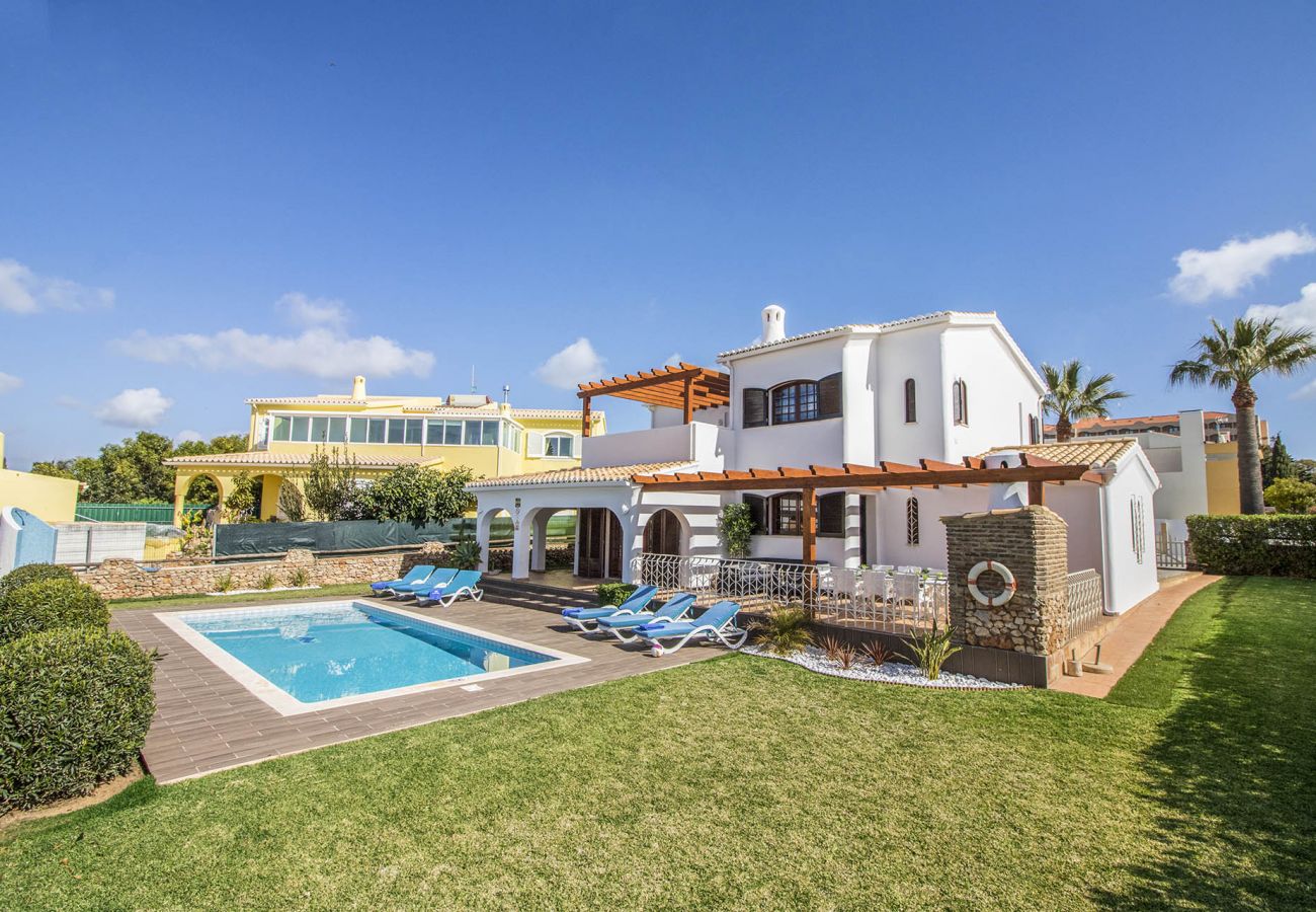 Villa en Galé - Villa con piscina a 200 m de la playa