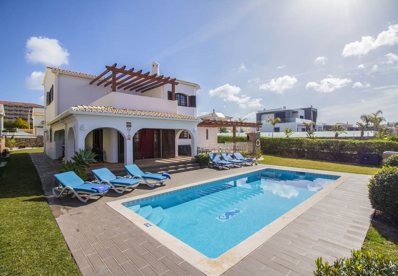 Villa en Galé - Villa con piscina a 200 m de la playa