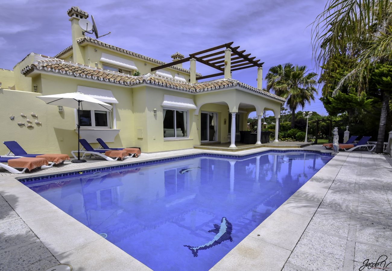 Villa en Marbella - Villa con piscina en Marbella