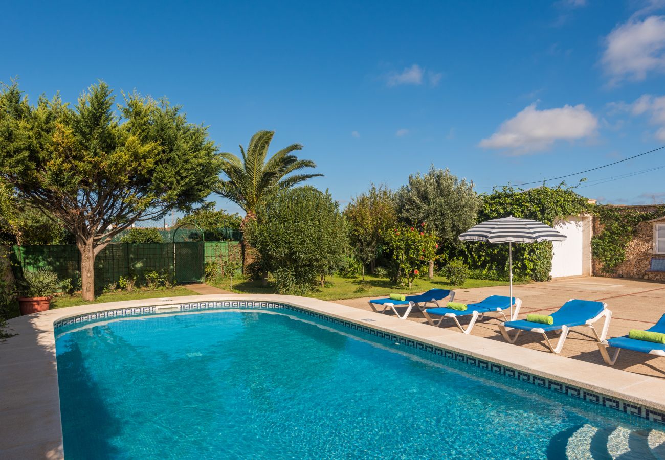 Piscina privada de la villa Sa Canova en Menorca