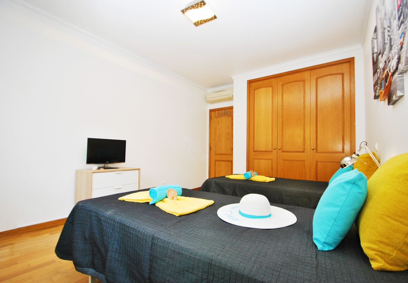 Apartamento en Albufeira - Apartamento para 8 personas a 450 m de la playa