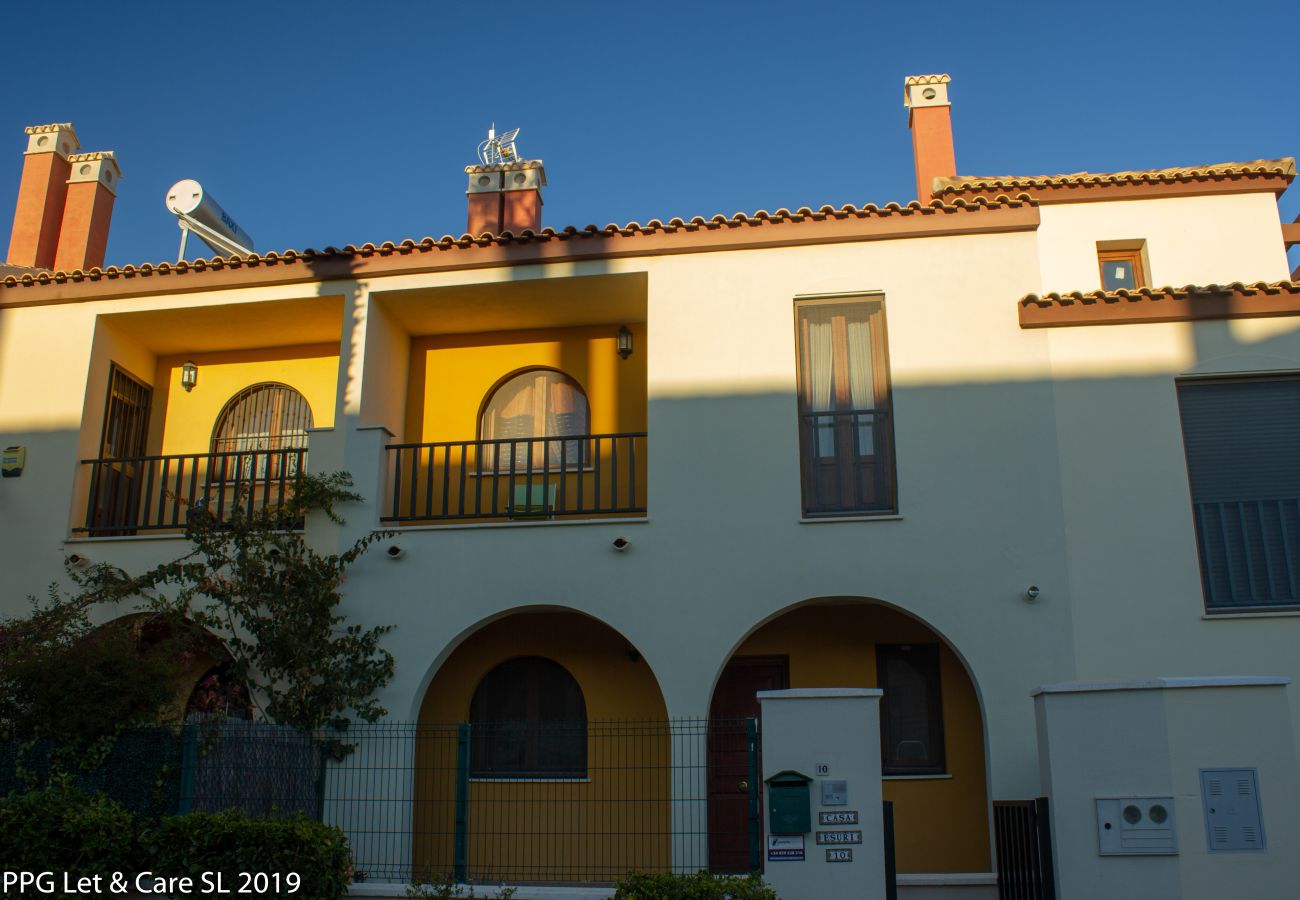 Casa en Ayamonte - WAR002 Town House with Garden and Pool Access