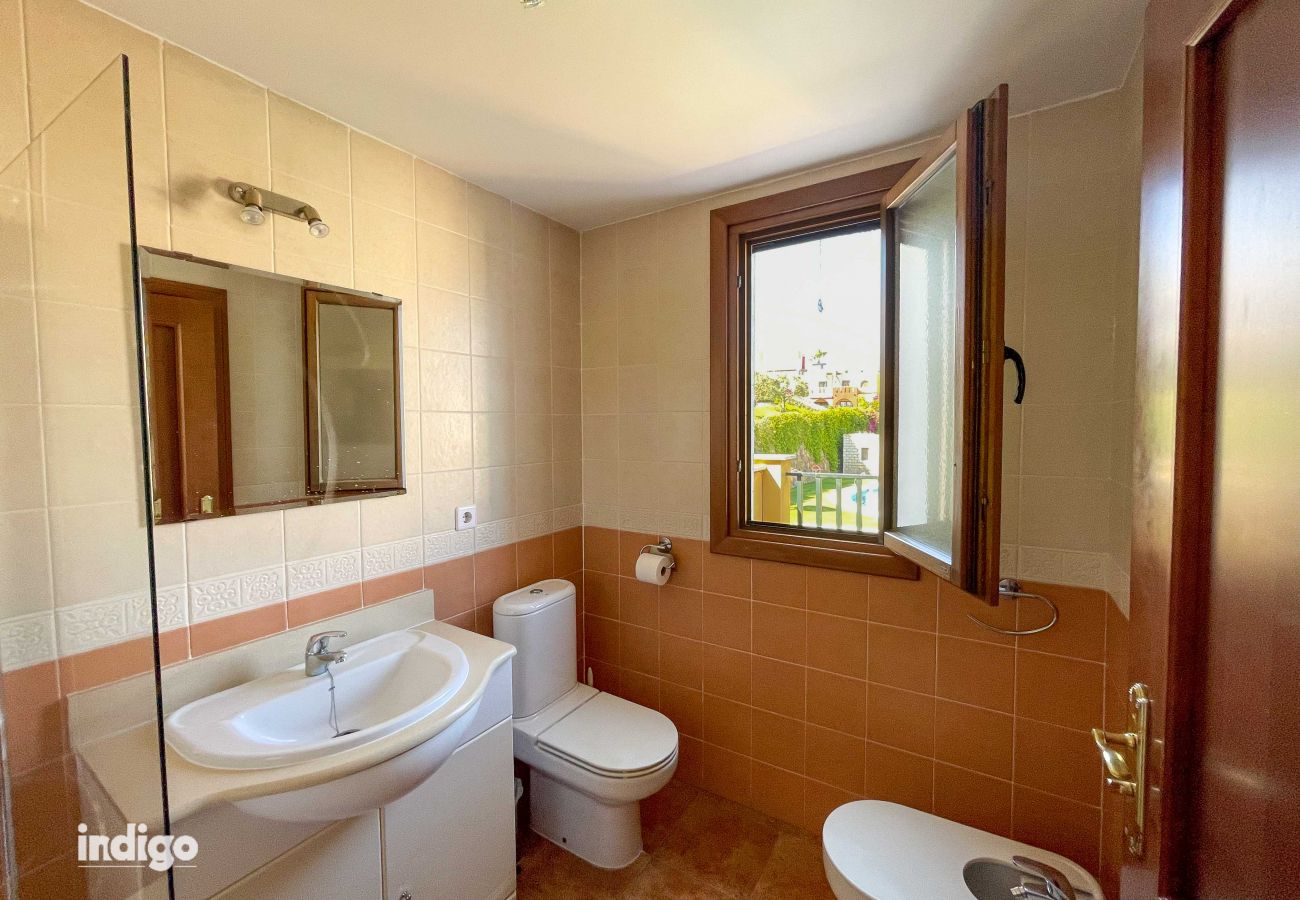 Casa en Ayamonte - WAR002 Town House with Garden and Pool Access