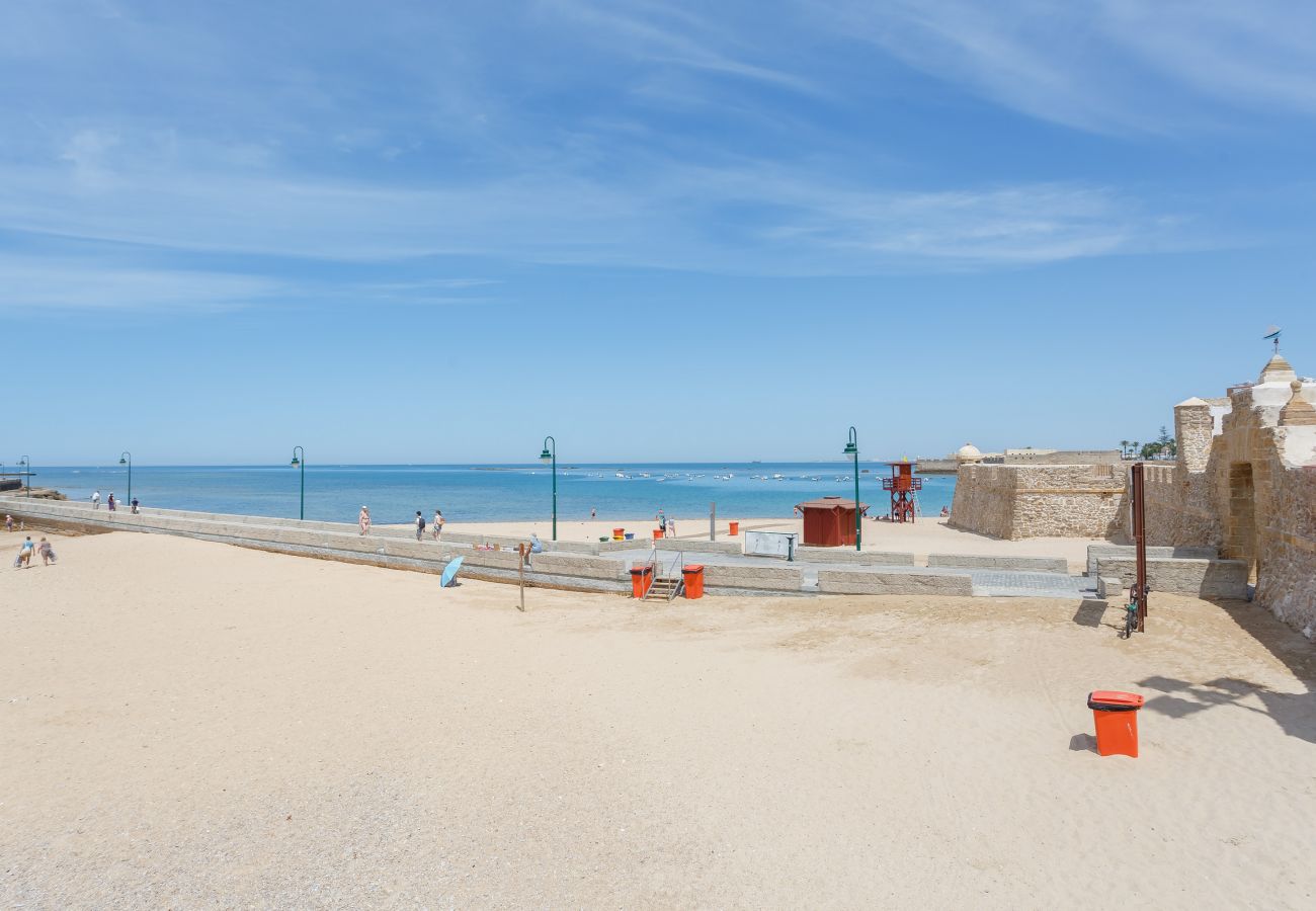 Apartamento en Cádiz - Apartamento con aire acondicionado a 50 m de la playa