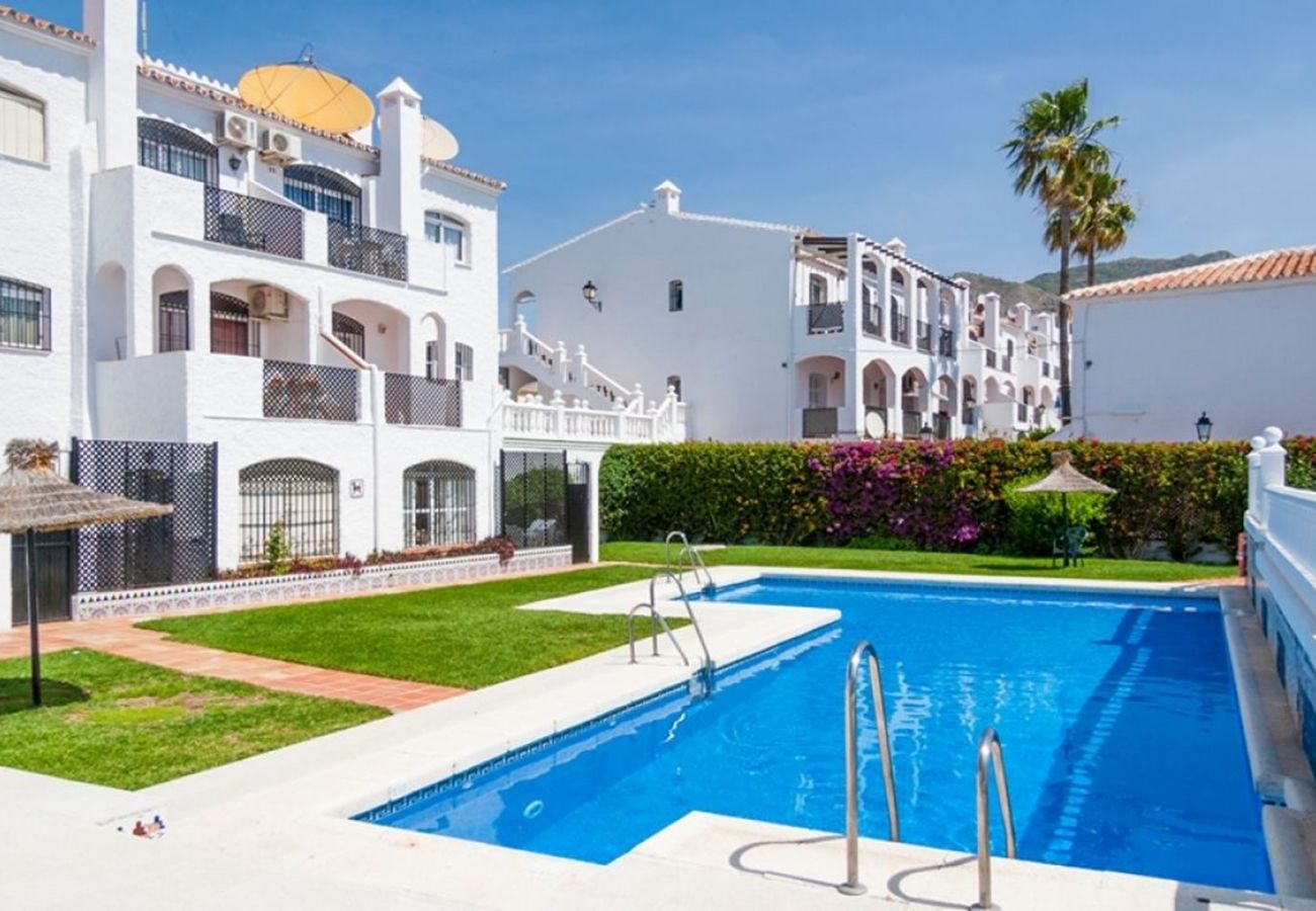 Apartamento en Nerja - Apartamento con piscina en Nerja