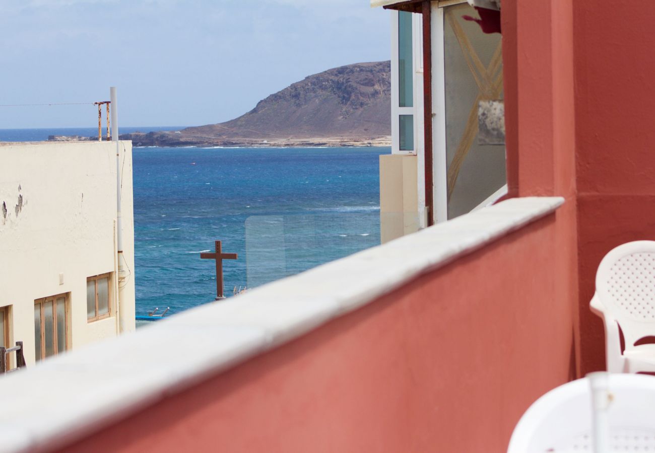 Apartamento en Las Palmas de Gran Canaria - Rosamar a metros de la playa wifi 104  by Lightbooking