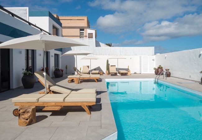 Estudio en Telde - Edem II apartamento de diseño vista mar piscina climatizada by Lightbooking