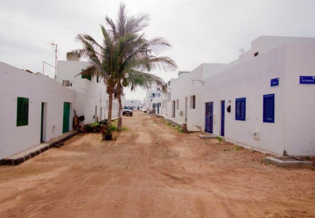 Casa en Caleta de Sebo - La Graciosa casa  patio y terraza  vista mar 6P by Lightbooking