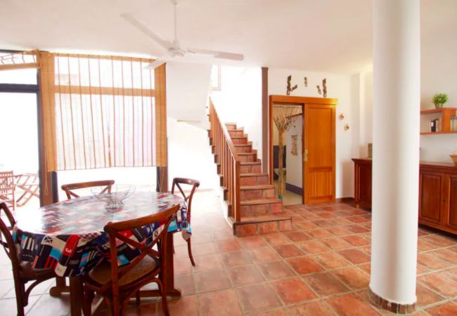 Casa en Caleta de Sebo - La Graciosa casa  patio y terraza  vista mar 6P by Lightbooking