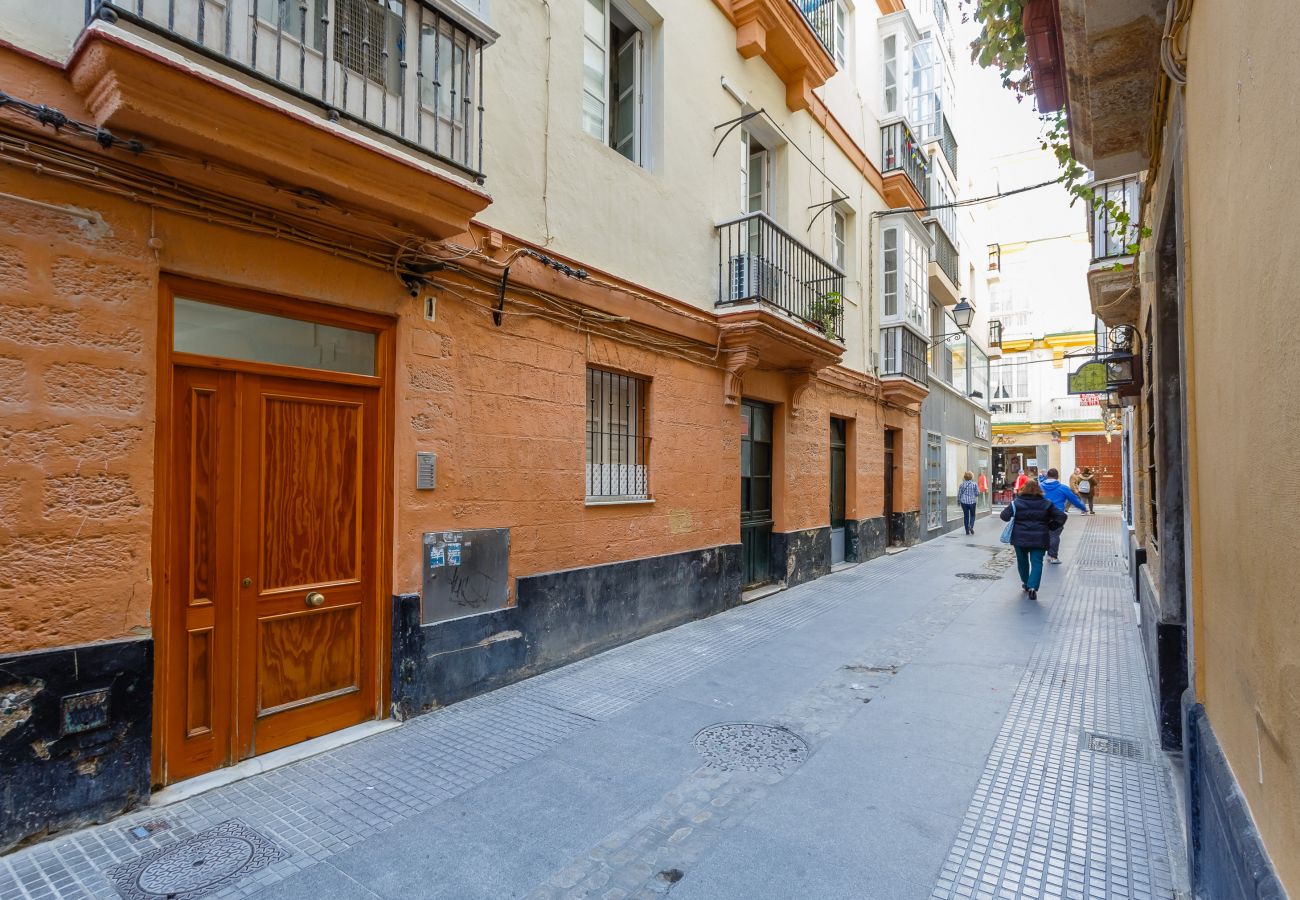 Apartamento en Cádiz - Cadiz centro historico 8P wifi by Lightbooking