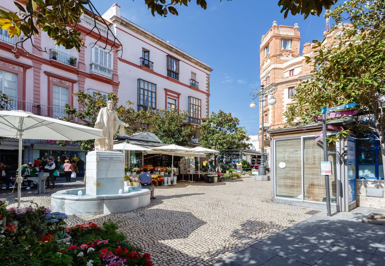 Apartamento en Cádiz - Cadiz centro historico 8P wifi by Lightbooking