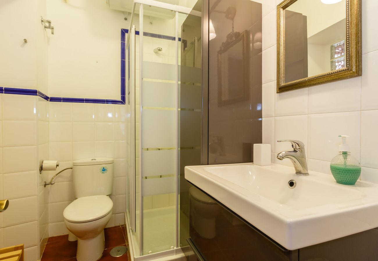 Apartamento en Cádiz - Cadiz centro historico 8P wifi by Lightbooking