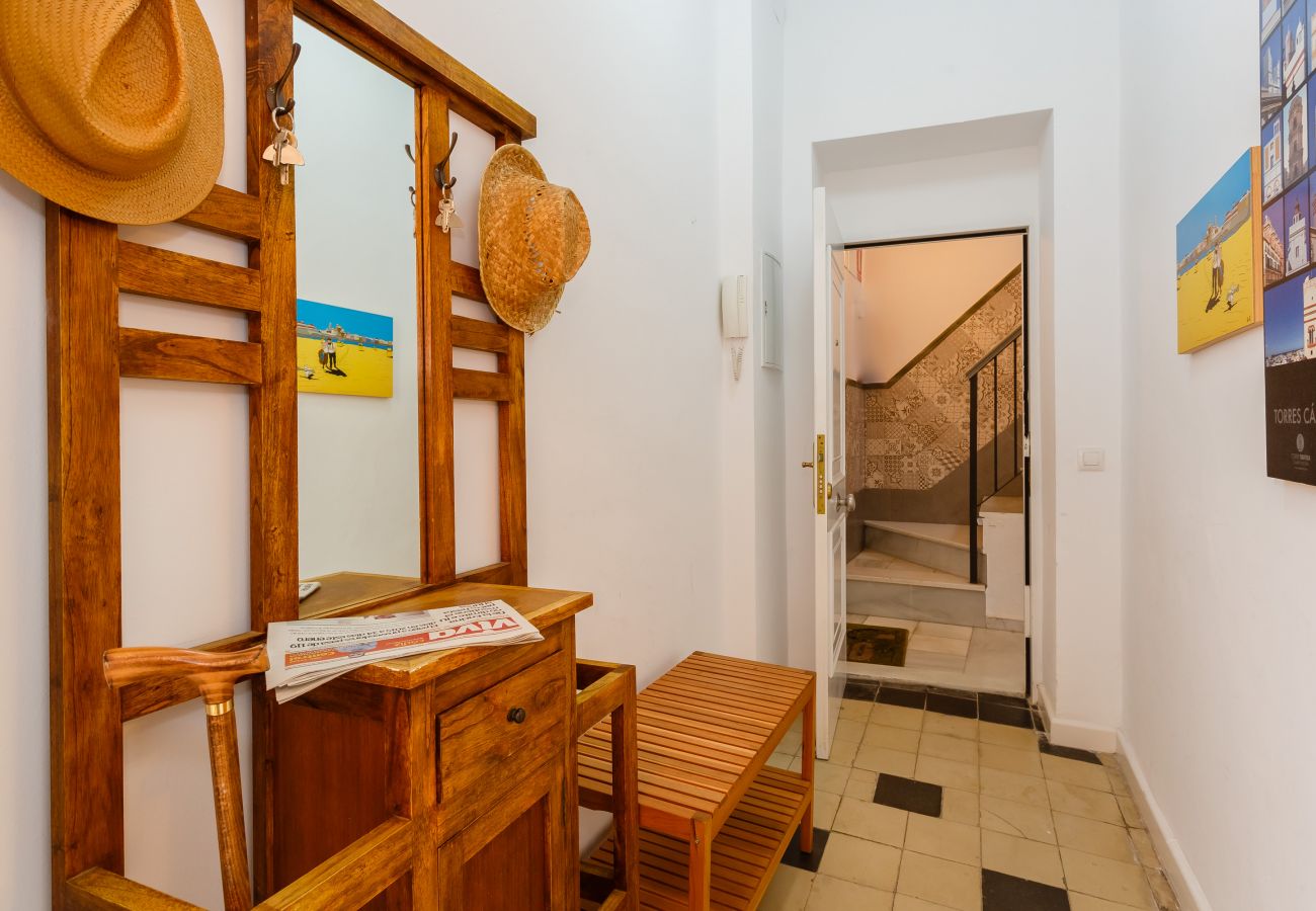 Apartamento en Cádiz - Cadiz centro historico 8P wifi by Lightbooking