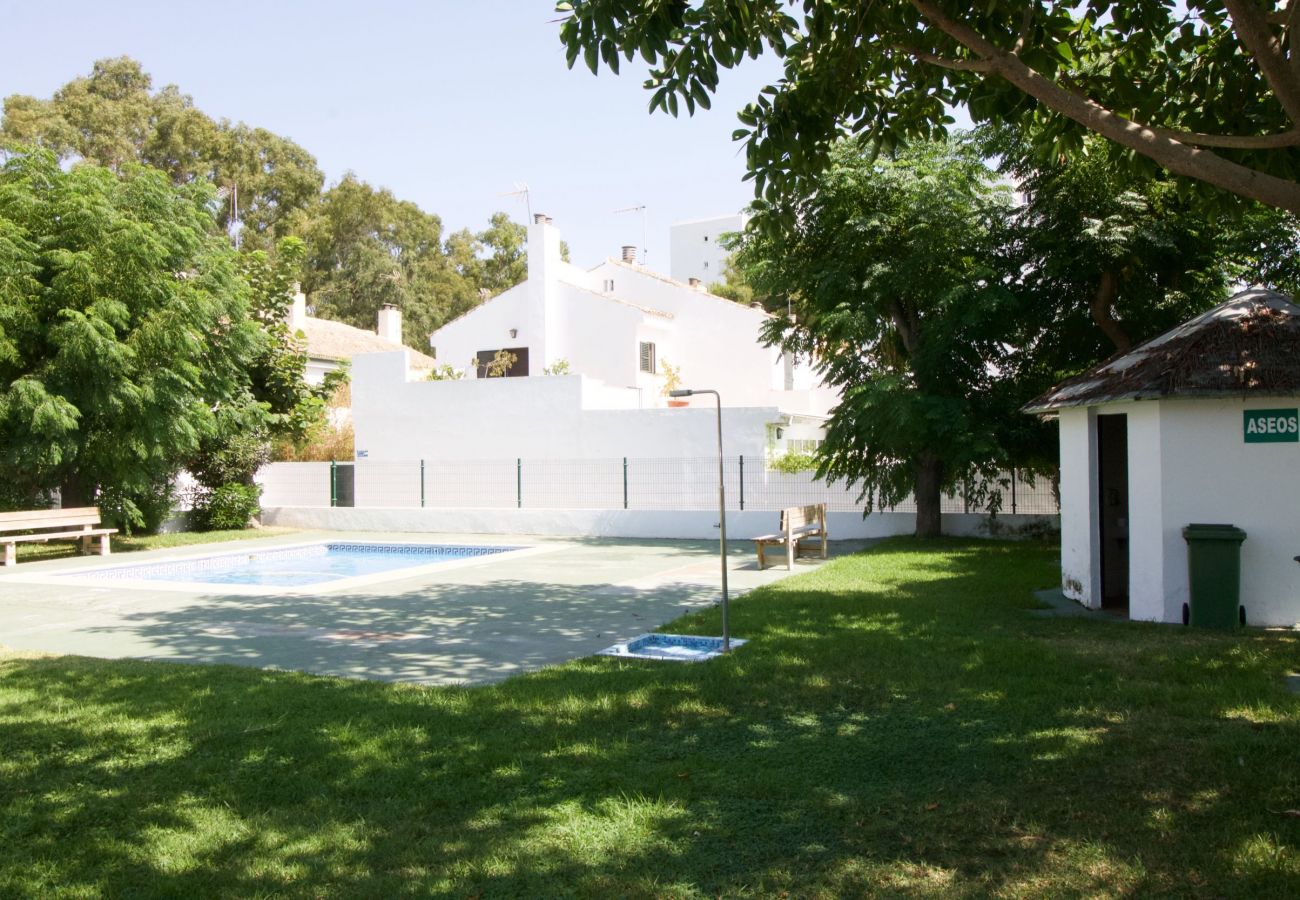 Casa adosada en Puerto de Santa María - Casa con jardín privado y barbacoa piscina y 300 metros de la playa  