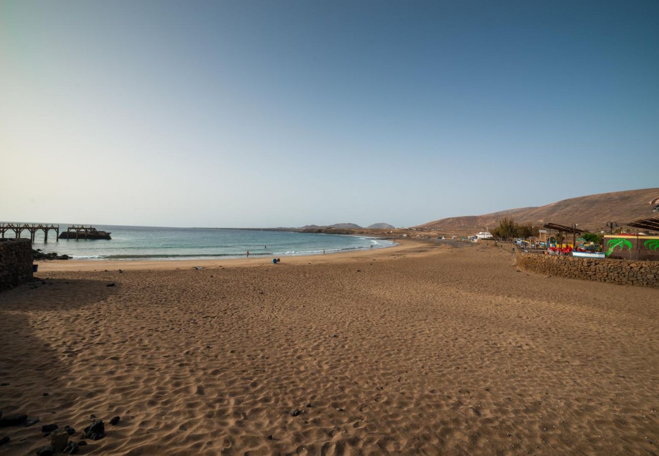 Casa en Haría - Lanzarote Villa historica con terraza y jardín  by Lightbooking