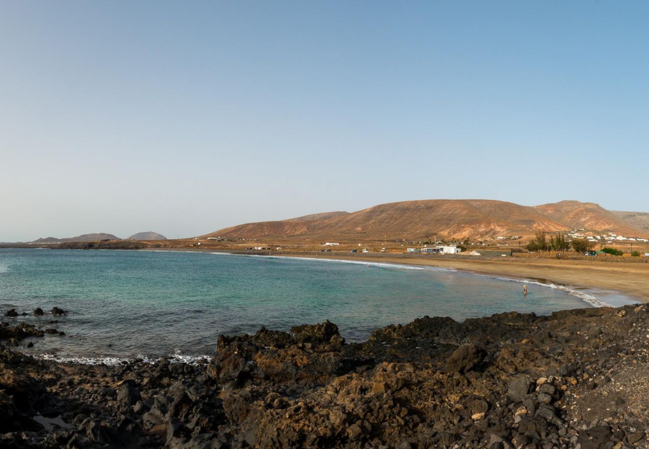 Casa en Haría - Lanzarote Villa historica con terraza y jardín  by Lightbooking