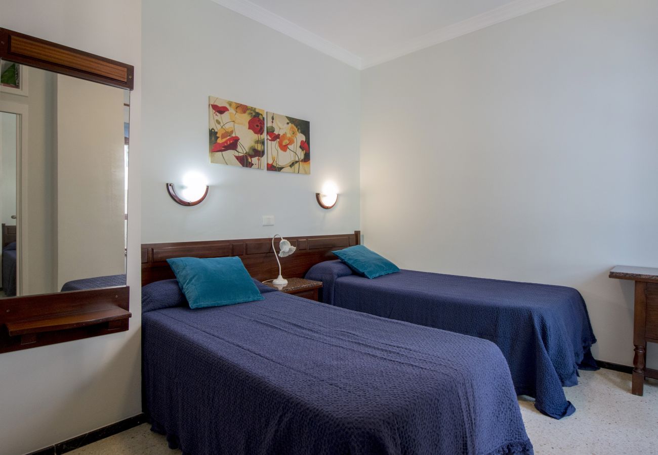 Apartamento en Las Palmas de Gran Canaria - Apartamento Playa Las Canteras  balcon 2 Hab. 4P. by Lightbooking